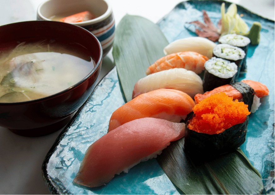 Mittagsmenü Sushi mit Misosuppe