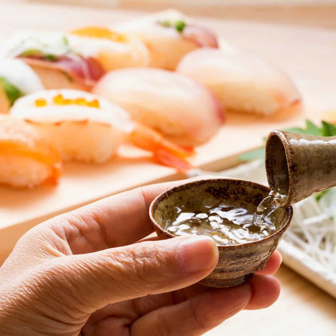 Sushi und Getränke kombinieren